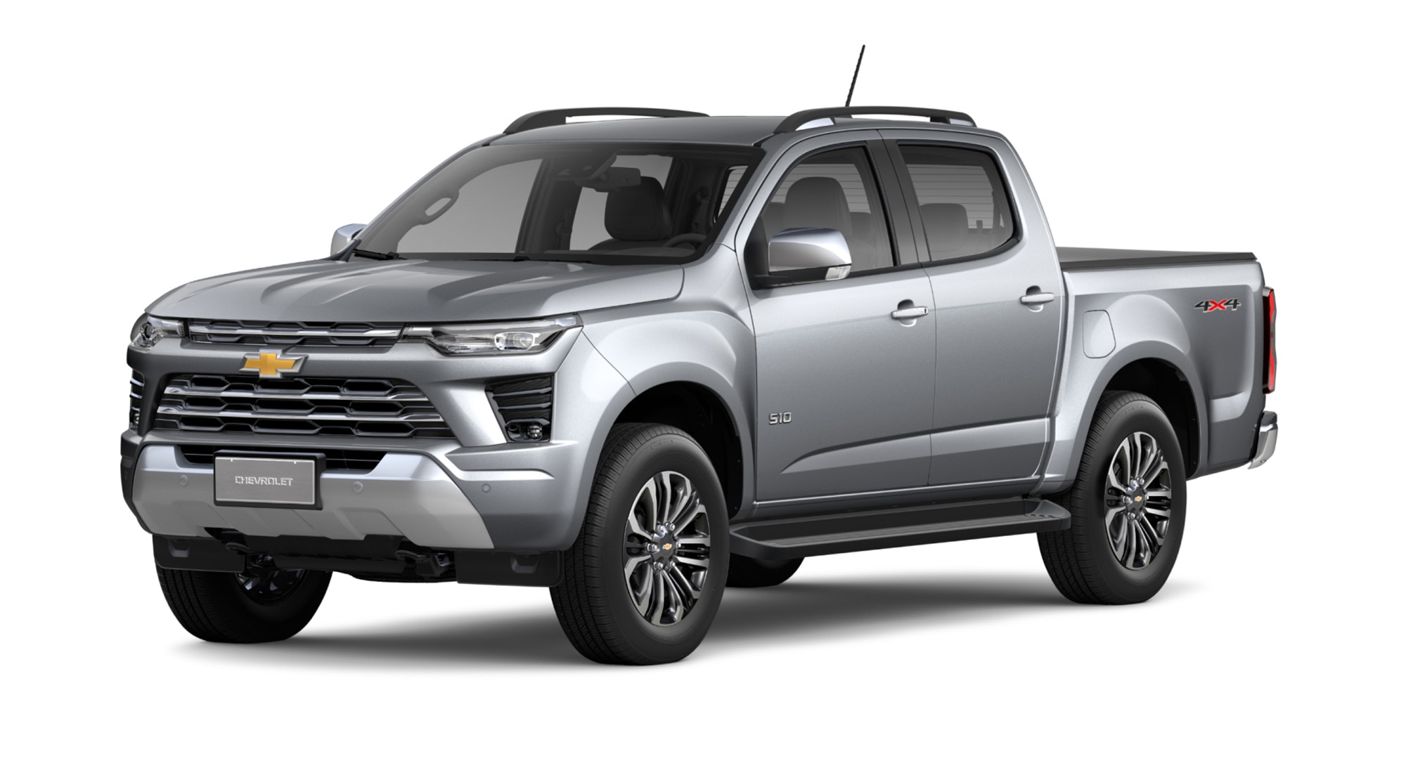 Vista de la Chevrolet S10 LTZ en color plata sharkskin